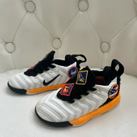 Nike Aq2468-188 LeBron 16 Strive Baby
Shoes Size 6 - Picture 1 of 9